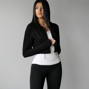 Emmydeveaux Cropped Hoodie size large